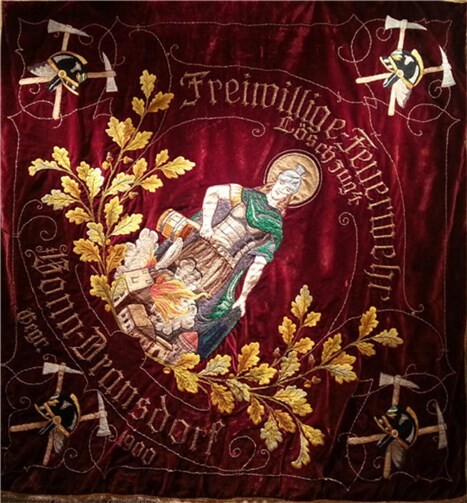 Einbruch in Feuerwehrhaus: Diebe lassen historische Fahne mitgehen 