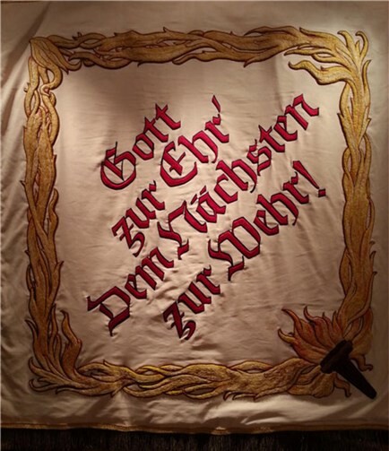 Einbruch in Feuerwehrhaus: Diebe lassen historische Fahne mitgehen 