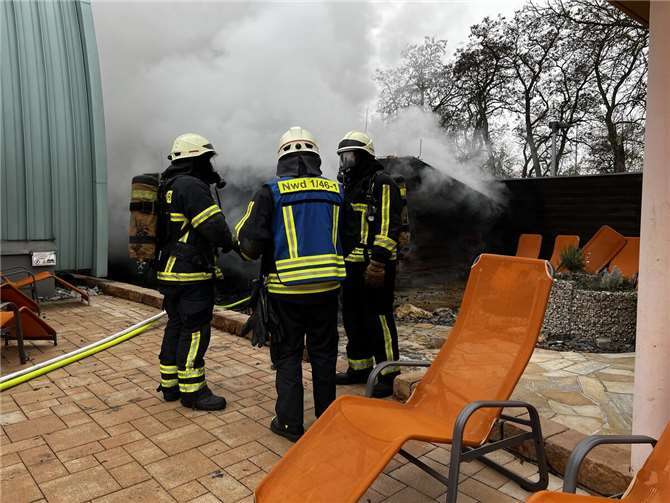 Neuwied: Feuer in Sauna der Deichwelle ausgebrochen 