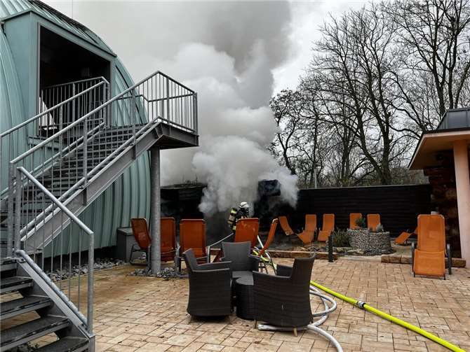 Neuwied: Feuer in Sauna der Deichwelle ausgebrochen 