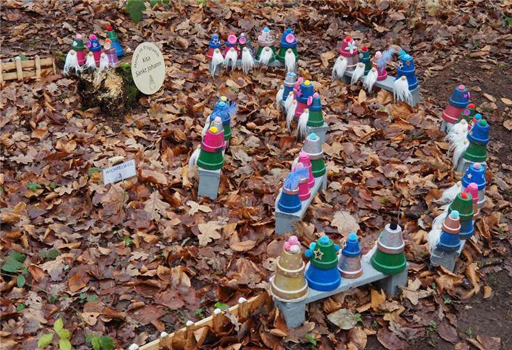 Weihnachtswichtel laden auf das Winnfeld in Kottenheim ein 