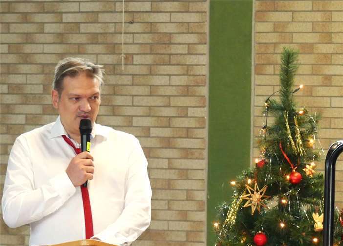 Schönes Weihnachtskonzert mit vier kleinen Engeln Schönes Weihnachtskonzert mit vier kleinen Engeln