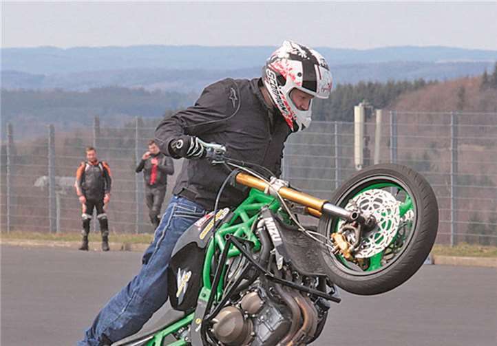 Mit kirchlichem Segen die Nordschleife erobert 