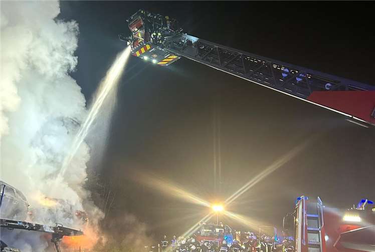B256: Elektrofahrzeuge in Flammen B256: Elektrofahrzeuge in Flammen