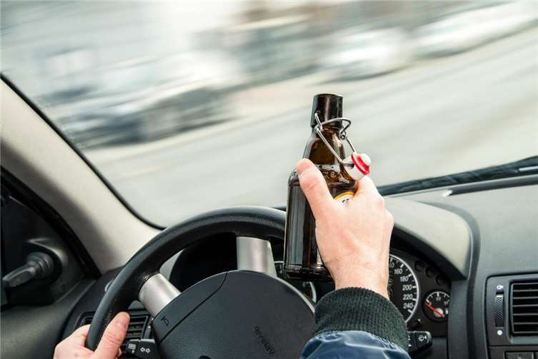 Alkoholisierter Unfallverursacher versuchte zu flüchten 