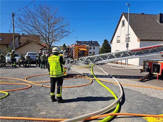 06.04.: Breitscheid: Feuer im „Dorfkrug“ 06.04.: Breitscheid: Feuer im „Dorfkrug“