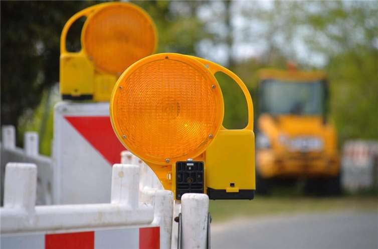 Restarbeiten an Schutzplanken Ortsdurchfahrt Briedel B 53