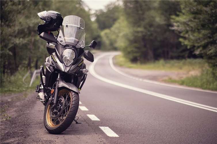 Alleinbeteiligter Motorradfahrer bei Verkehrsunfall schwer verletzt