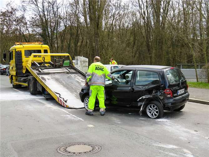 Unfall auf L318: Alkoholfahrt endet in Totalschaden