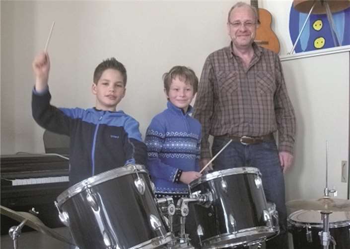 Schulleiter lässt Hammer fallen