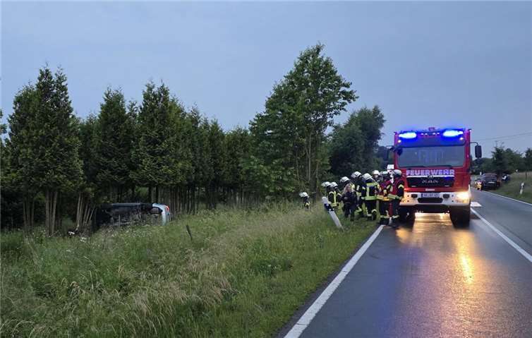  Unfall B256: Feuerwehr im Großeinsatz 