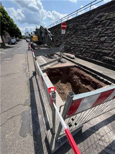 Servicebetriebe sanieren in der Deichstraße 130 Jahre alten Kanal 