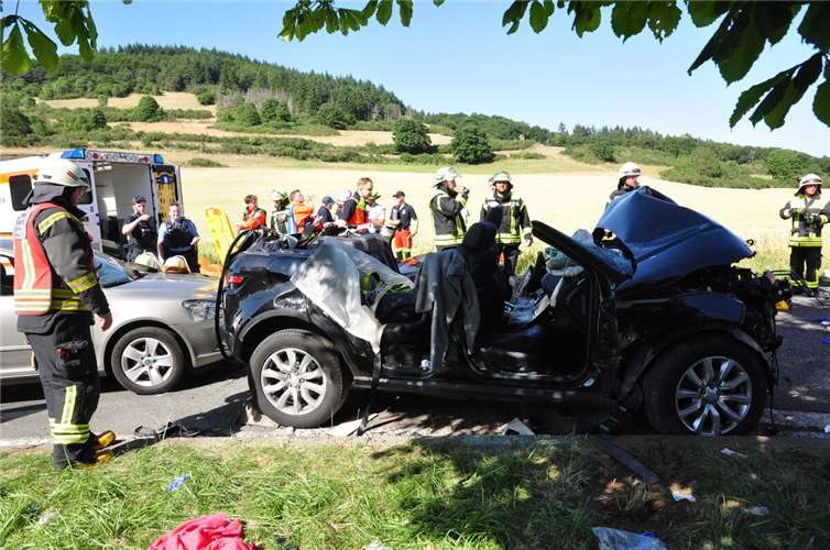 30.06.: Nachtrag: Schwerer Unfall mit 5 Schwerverletzten in Ettringen 30.06.: Nachtrag: Schwerer Unfall mit 5 Schwerverletzten in Ettringen