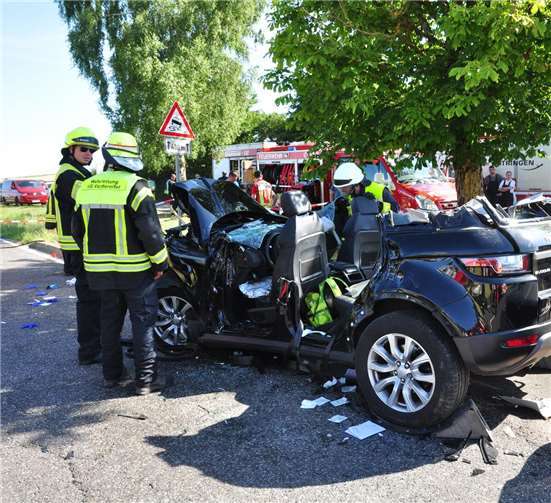 30.06.: Nachtrag: Schwerer Unfall mit 5 Schwerverletzten in Ettringen 30.06.: Nachtrag: Schwerer Unfall mit 5 Schwerverletzten in Ettringen