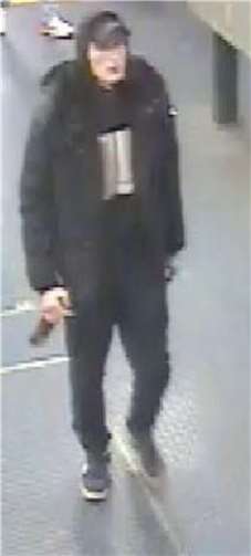 Fahndung: Unbekannter schlägt 15-Jährigen mit einer Glasflasche gegen den Kopf  