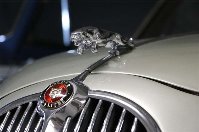 10.07.: Gefährliches Überholmanöver durch schwarzen Jaguar