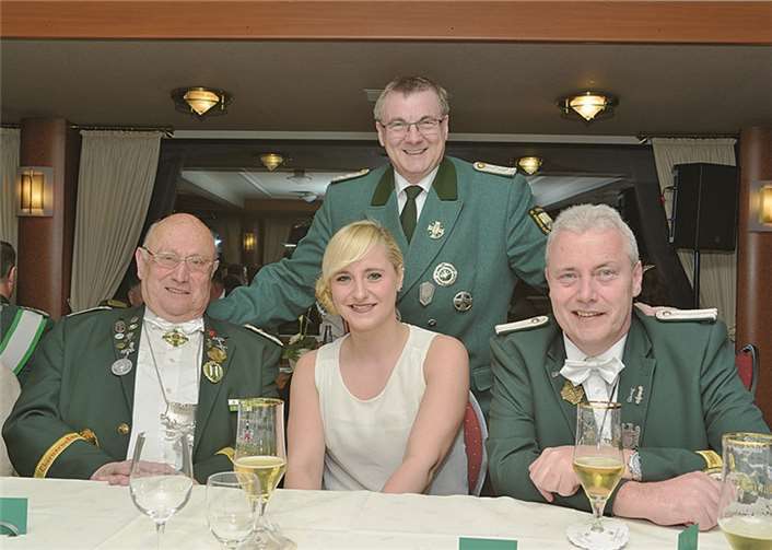 Yasmina Schins Edwin Toledo Rheinländer erhielten das Ehrenkreuz in Silber 