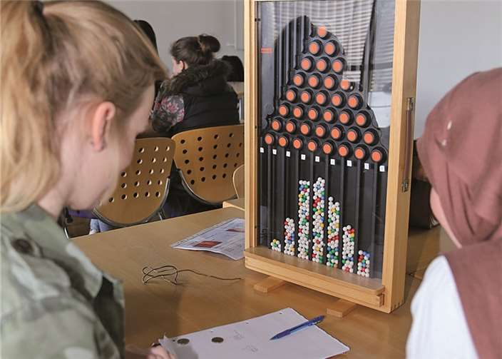 70 Mädchen schnupperten in MINT-Fächer