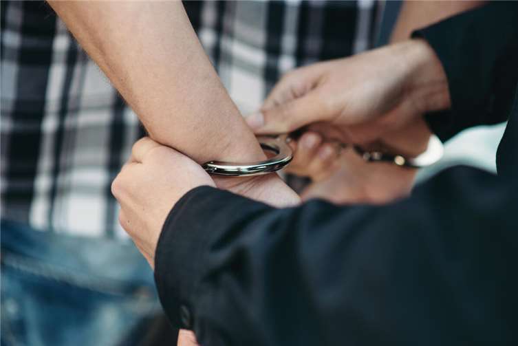 14.08.: Verfolgungsjagd nach Diebstahl durch Neuwied 14.08.: Verfolgungsjagd nach Diebstahl durch Neuwied