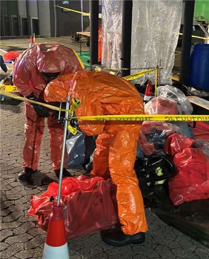 20.08.: Gefahrstoffunfall in Neuwied - 550 Liter hochgiftiger, ätzender Stoff ausgetreten  