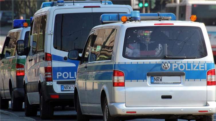 30.08.: Verkehrsunfall mit überschlagenem PKW