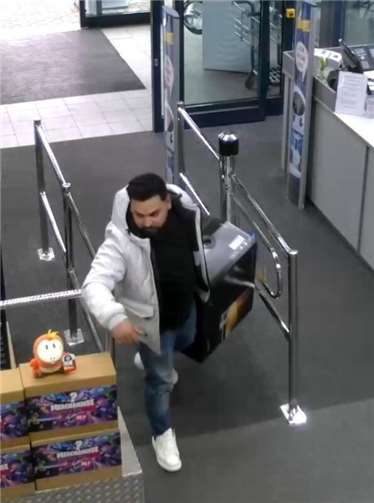 Foto-Fahndung in Neuwied: Wer kennt diesen Mann? 