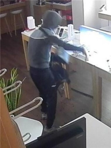 Fahndung: Wer kennt die Handy-Diebe? 