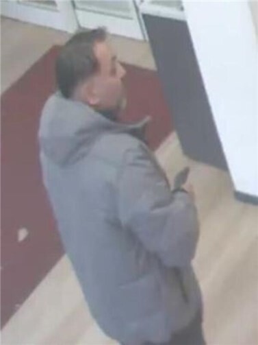 Fahndung: Unbekannte heben Geld mit fremder Debitkarte ab 