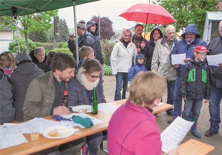 So tanzte das Drachenfelser Ländchen um den Maibaum 
