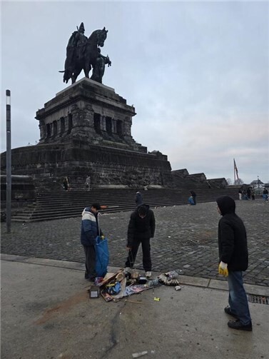 Friedensgebet und Neujahrsputz: Junge Muslime in Koblenz aktiv 