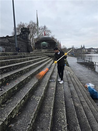 Friedensgebet und Neujahrsputz: Junge Muslime in Koblenz aktiv 