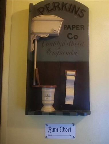 Humorvolle Einblicke in die Welt der Toilettenschilder aus aller Welt 