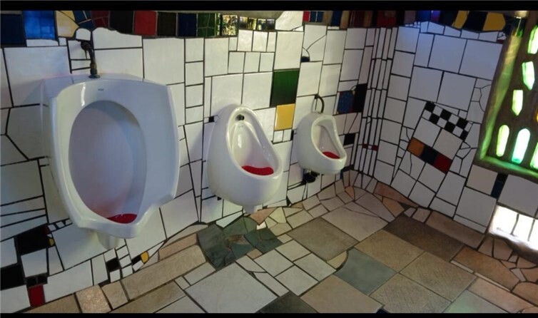 Humorvolle Einblicke in die Welt der Toilettenschilder aus aller Welt 