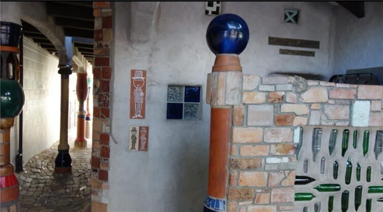 Humorvolle Einblicke in die Welt der Toilettenschilder aus aller Welt 