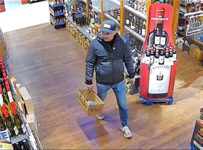 Fahndung nach bandenmäßigem Ladendiebstahl: Wer kennt diese Männer? 