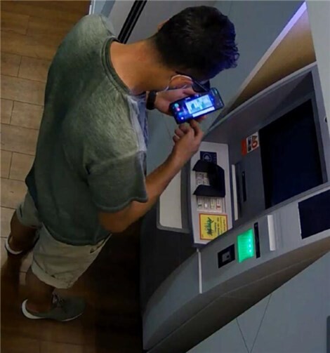 Fahndung in Koblenz: Wer kennt den EC-Karten Betrüger? 