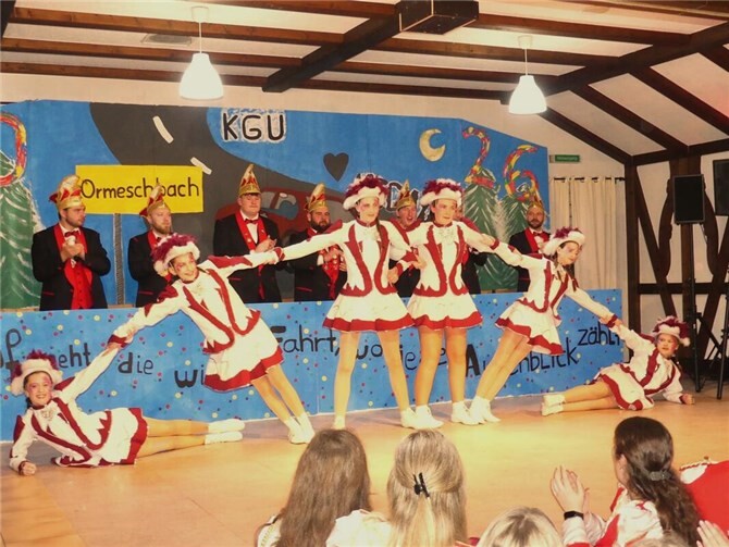 In „Ormeschbach“ ging es kunterbunt zur Sache  