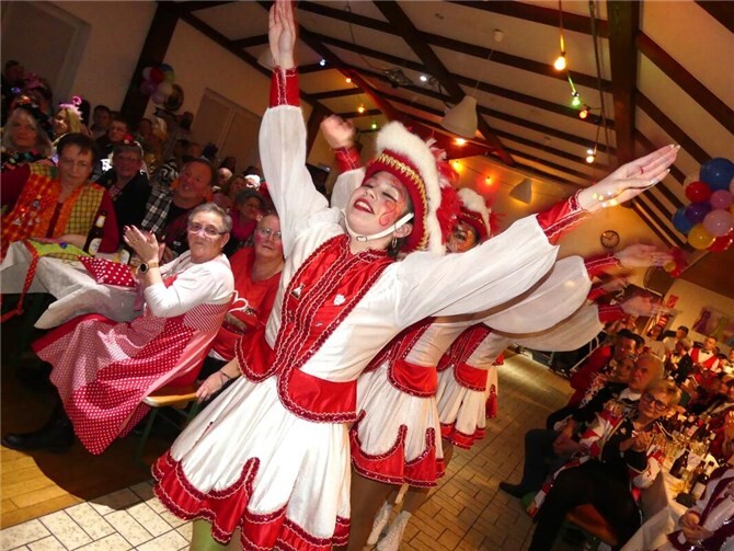 In „Ormeschbach“ ging es kunterbunt zur Sache  