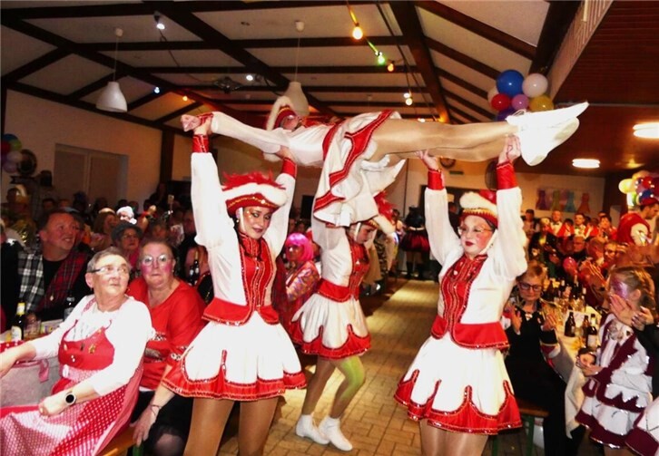 In „Ormeschbach“ ging es kunterbunt zur Sache  