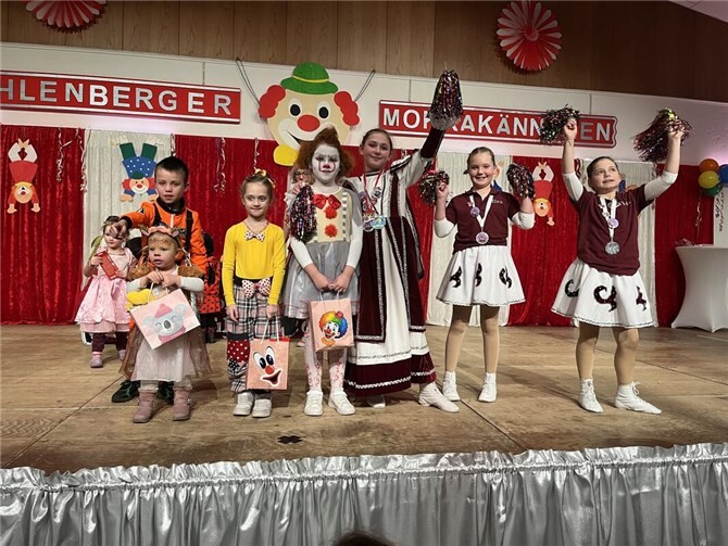 Jetzt regiert Kinderprinzessin Mia I. von Fels und Berg ! 