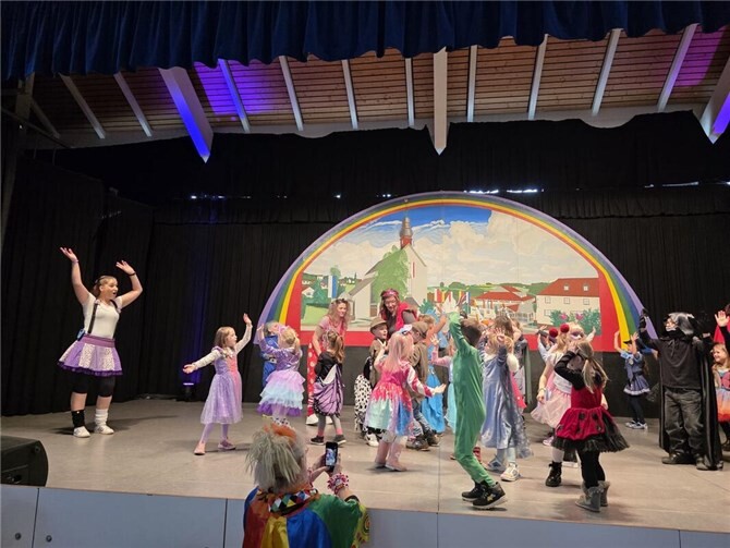 Bunter Kinderkarneval begeisterte St. Katharinen 