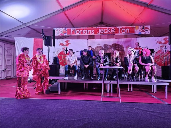 Zwischen Bobbycar-Rennen und kölschen Klassikern: Der Altenahrer Feuerwehrball 