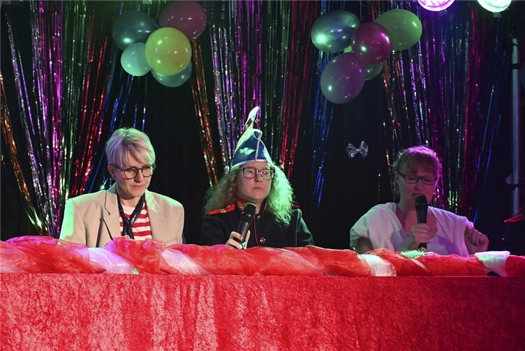 Ausgelassene Stimmung bei der Sitzung der Holzweiler Möhnen  