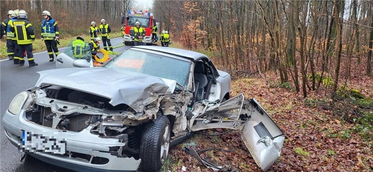 11.02.: Auto kollidiert mit tonnenschweren Mobilkran 