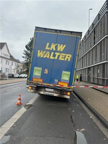 09.02.: 26 Tonnen schwere Ladung unzureichend gesichert 