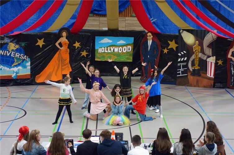 Karneval am Gymnasium im Kannenbäckerland mit dem Motto „Hollywood“ 