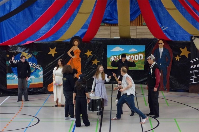 Karneval am Gymnasium im Kannenbäckerland mit dem Motto „Hollywood“ 
