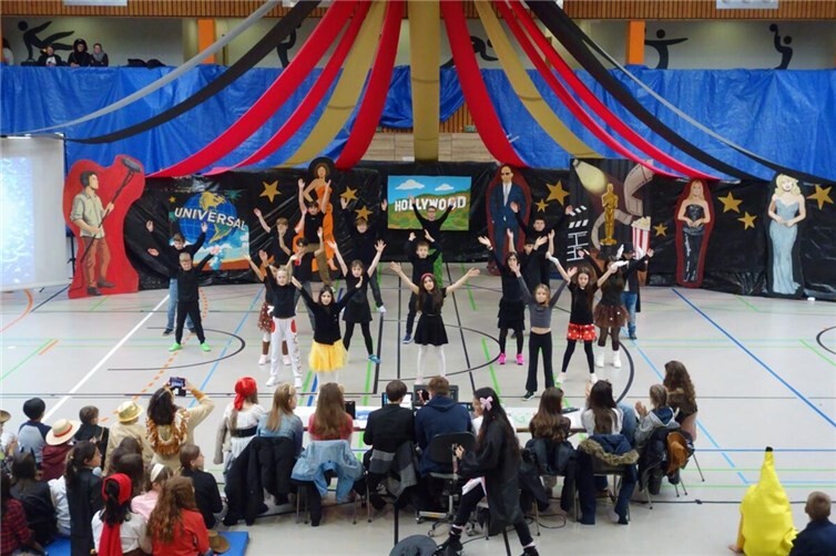 Karneval am Gymnasium im Kannenbäckerland mit dem Motto „Hollywood“ 