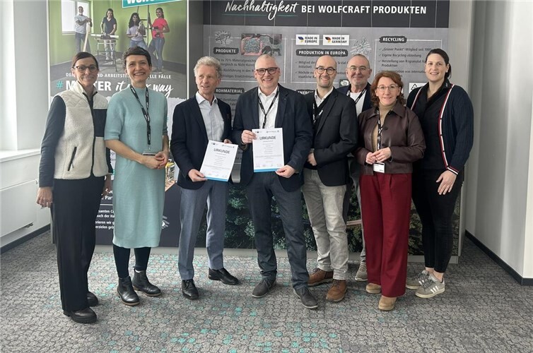 Feierliche Urkundenübergabe zur Schulpatenschaft zwischen wolfcraft GmbH und der Realschule Plus Niederzissen 