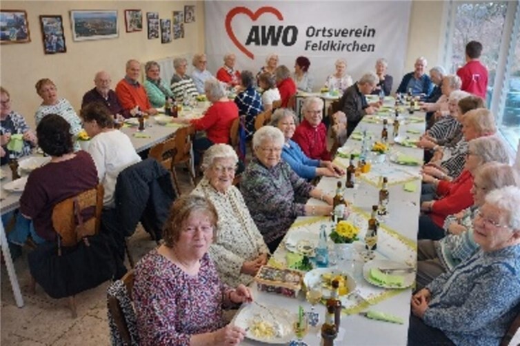 Traditionelles Heringsessen stärkt Gemeinschaft  